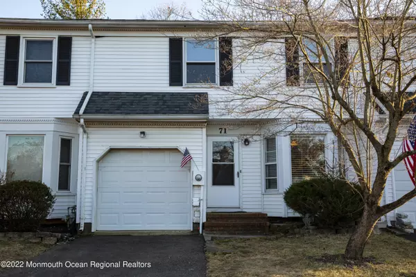 71 Carriage Lane, Englishtown, NJ 07726