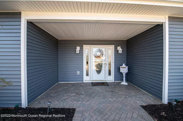 Freehold, NJ 07728,20 Coachman Drive S