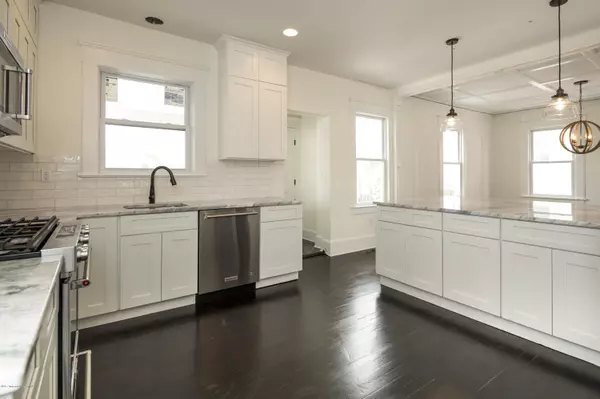 Rumson, NJ 07760,92 E River Road