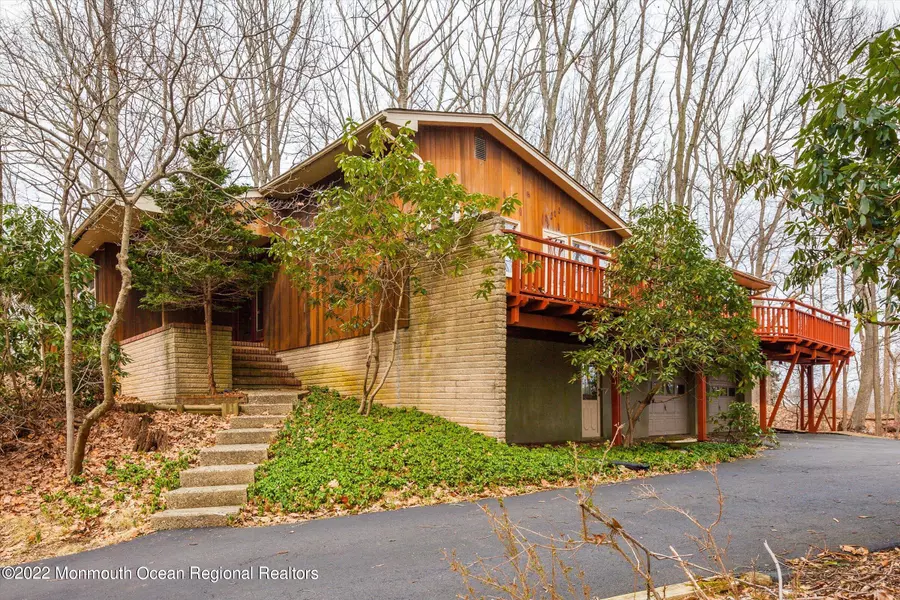 7 Edgewood Drive, Holmdel, NJ 07733