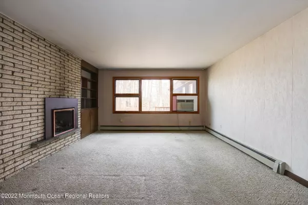 Holmdel, NJ 07733,7 Edgewood Drive