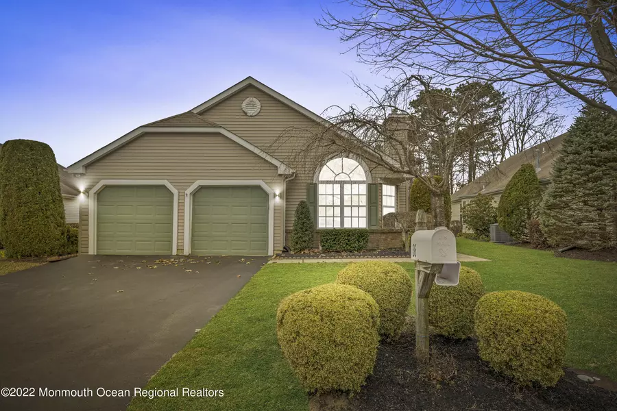 36 Skyline Drive, Lakewood, NJ 08701