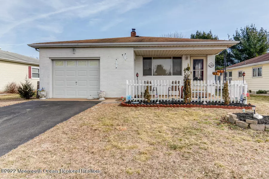 17 Boca Raton Street, Toms River, NJ 08757