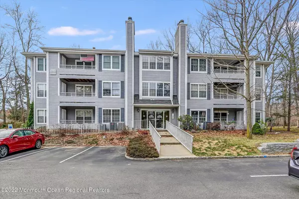 1906 Tanglewood Court #1906, Helmetta, NJ 08828