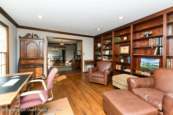 Holmdel, NJ 07733,43 Seven Oaks Circle