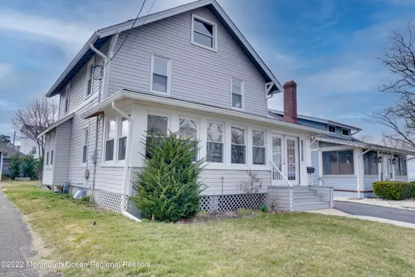 24 Myrtle Avenue, Keyport, NJ 07735