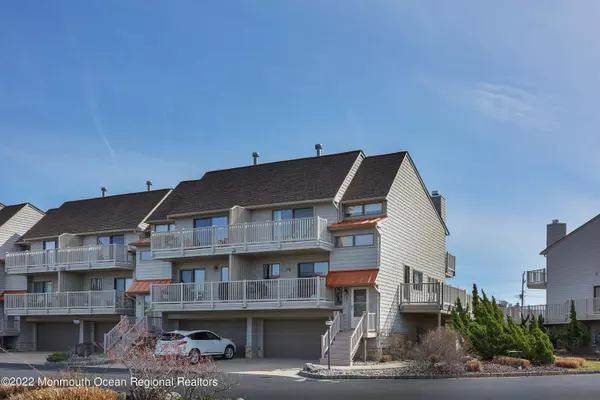 Sea Bright, NJ 07760,1540 Ocean Avenue #7