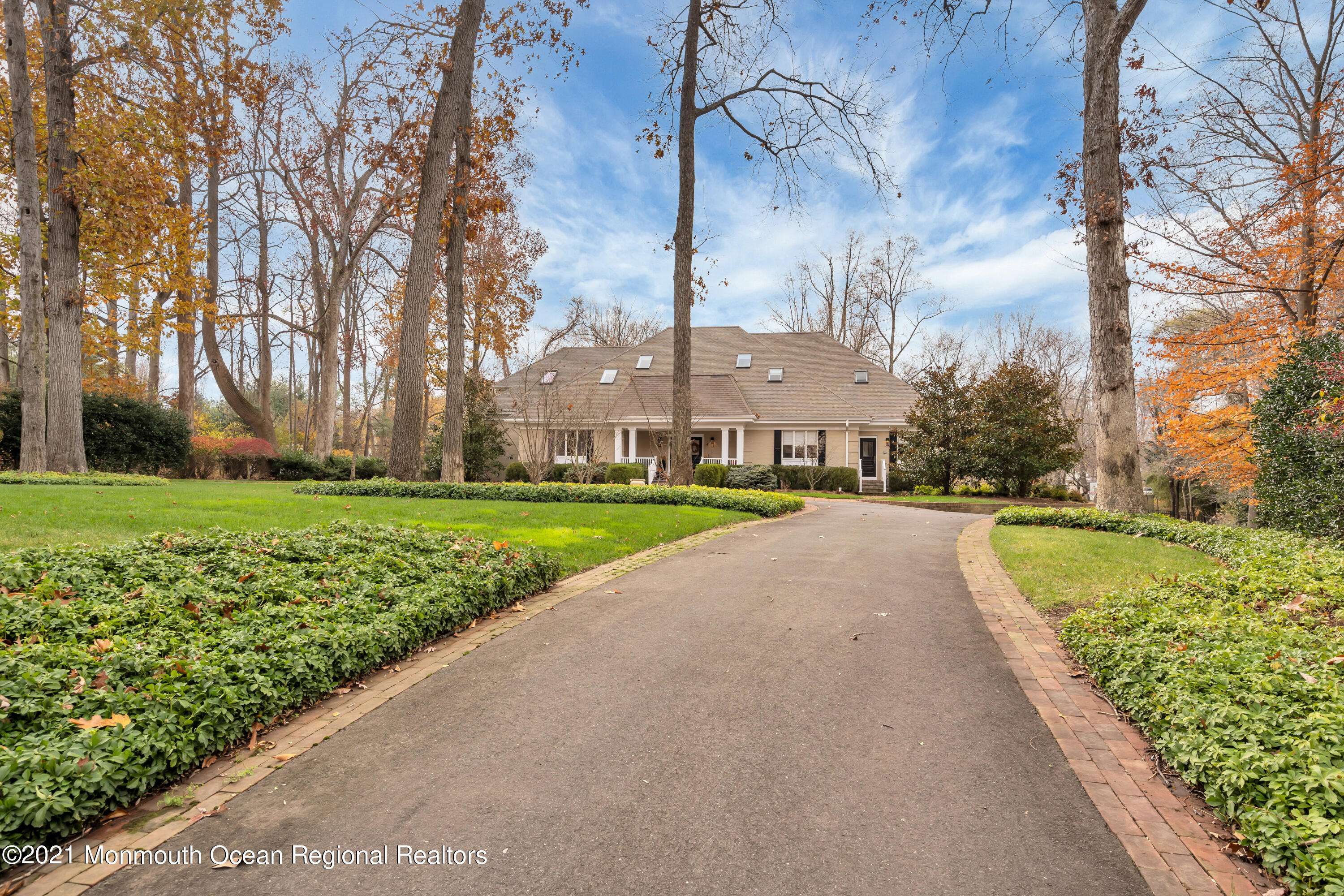 Rumson, NJ 07760,4 Post Road