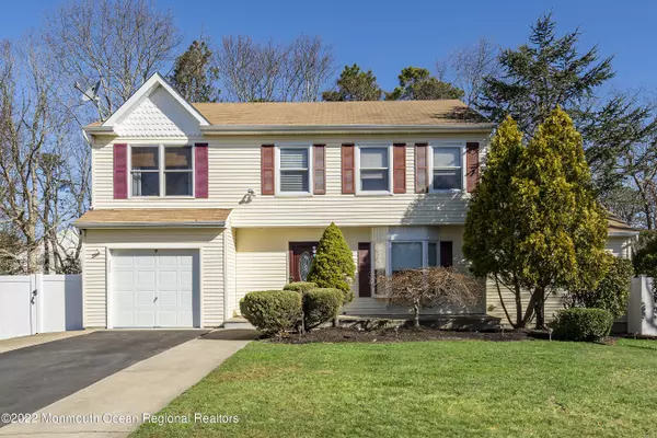 4 Hemlock Lane, Bayville, NJ 08721