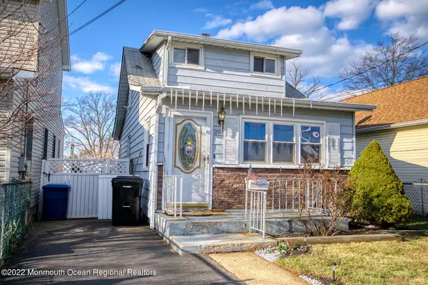 29 Essex Street, North Middletown, NJ 07748