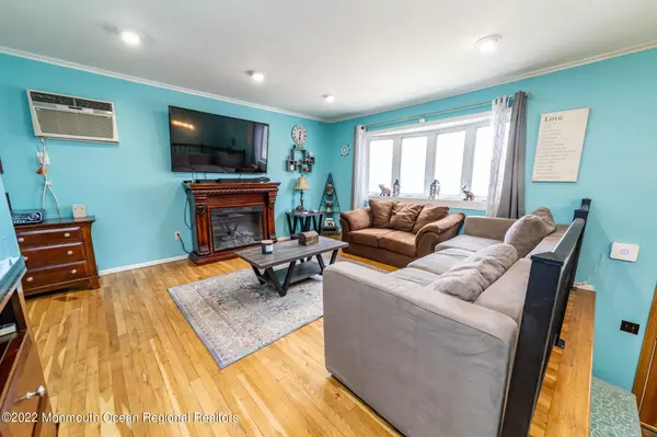 Keyport, NJ 07735,979 S Concourse