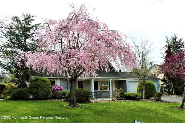 28 Indiana Road, Franklin Twp, NJ 08873