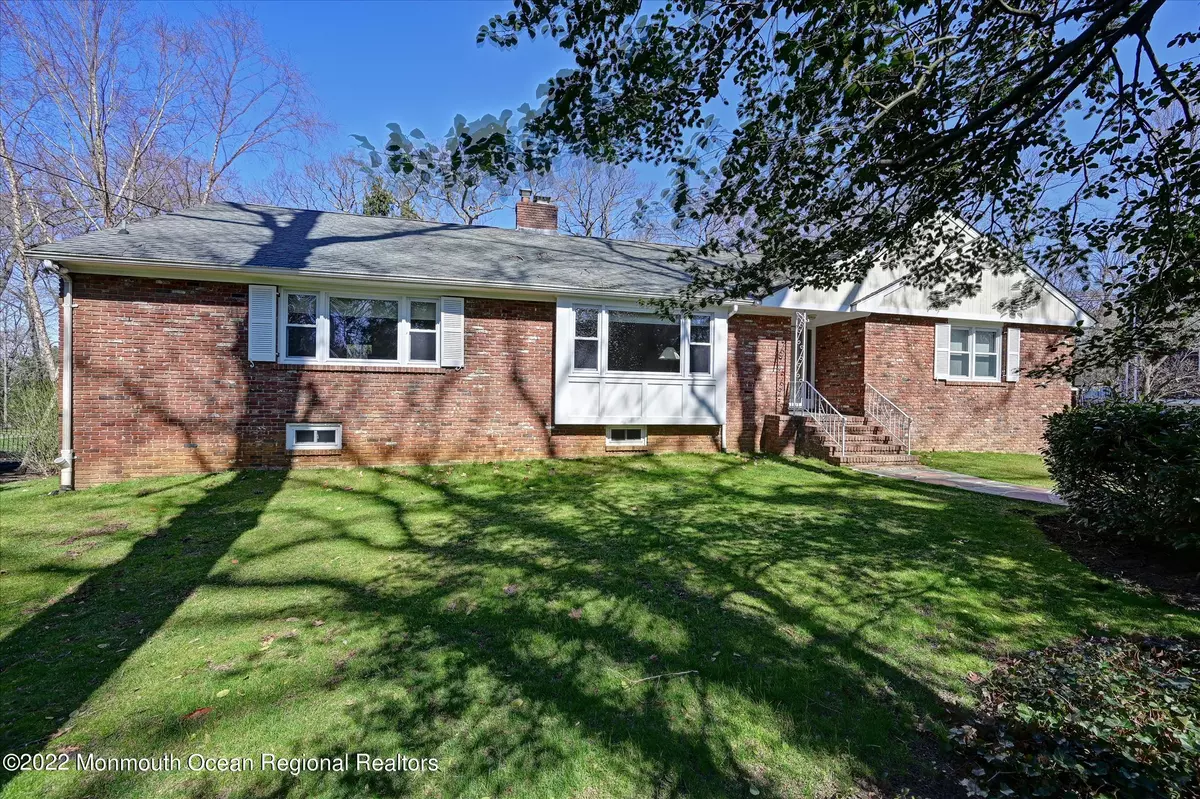 Rumson, NJ 07760,11 Circle Drive