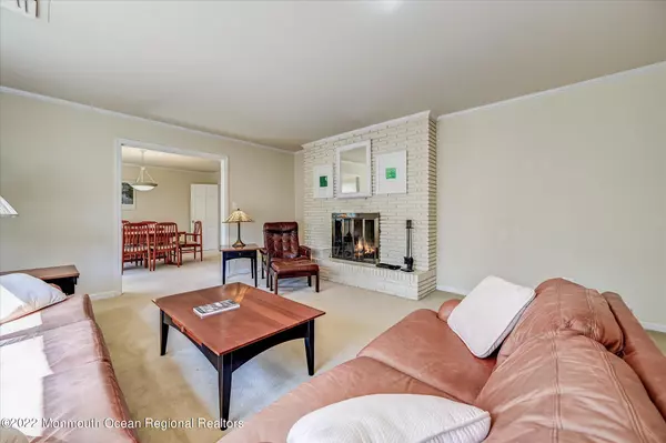 Rumson, NJ 07760,11 Circle Drive