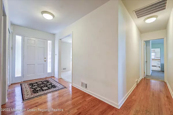 Rumson, NJ 07760,11 Circle Drive