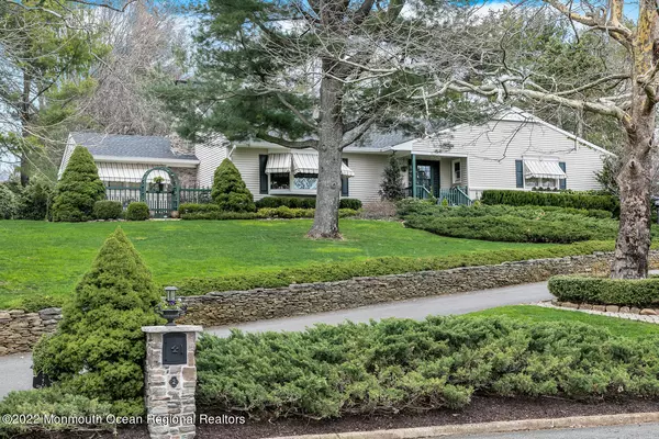 2 Locust Place, Colts Neck, NJ 07722