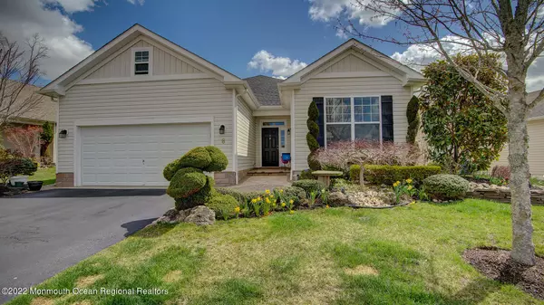 8 Day Star Road, Manalapan, NJ 07726