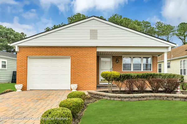 73 Woodstock Drive, Toms River, NJ 08757