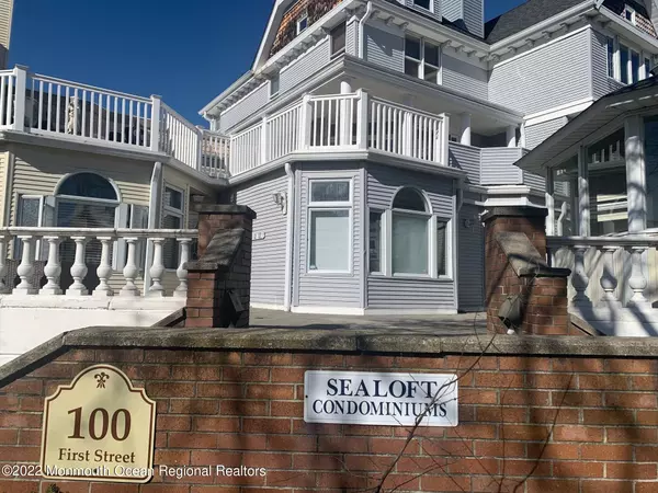 Keyport, NJ 07735,100 1st Street #10