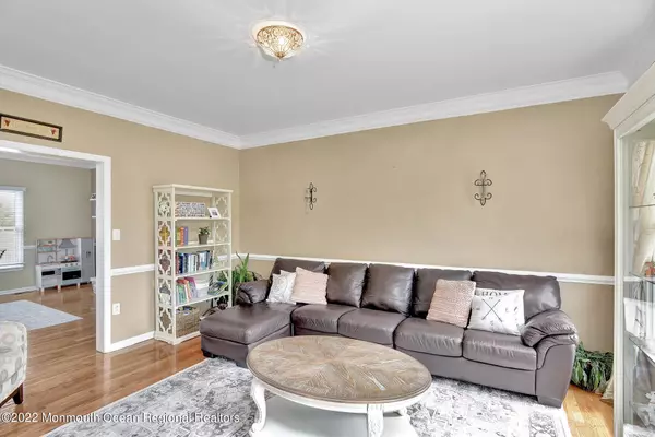 Farmingdale, NJ 07727,4 Shore Oaks Drive