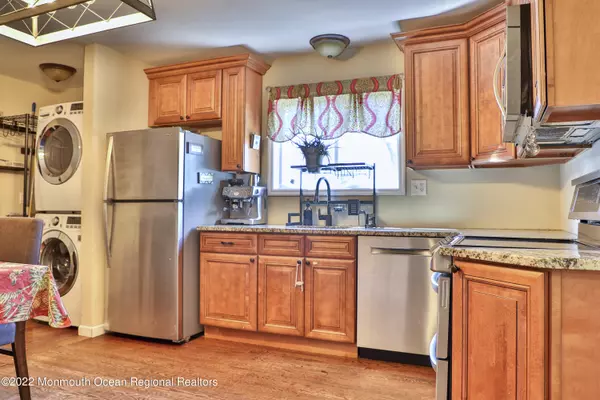 Lakehurst, NJ 08733,618 Poplar Street