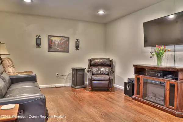 Lakehurst, NJ 08733,618 Poplar Street