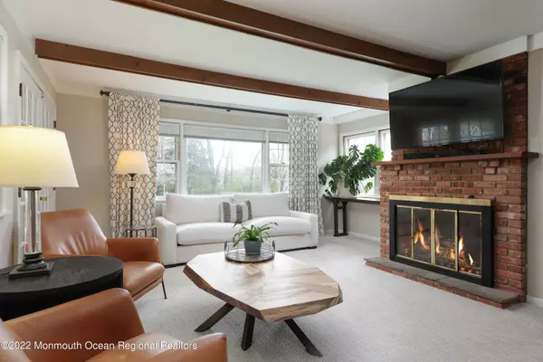 Holmdel, NJ 07733,6 Holmes Court