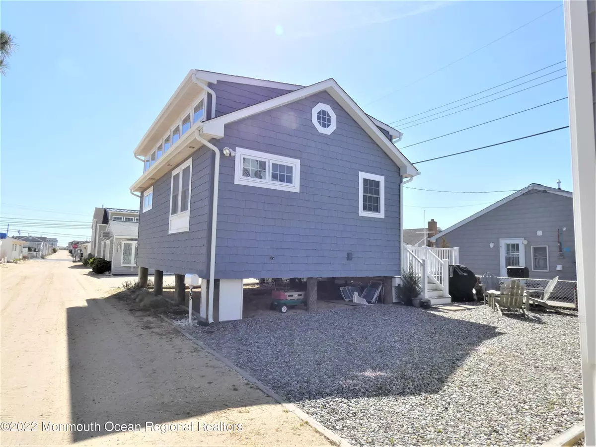 Lavallette, NJ 08735,107 W Plover Way