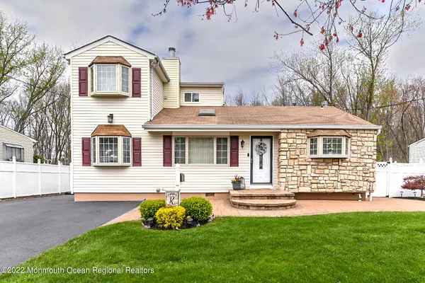 52 Stevens Avenue, Old Bridge, NJ 08857