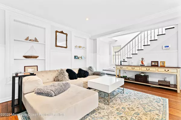 Rumson, NJ 07760,22 North Street