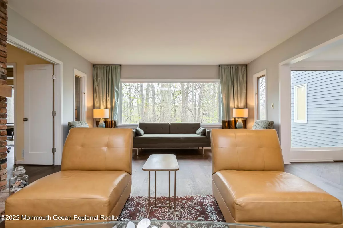 Holmdel, NJ 07733,19 W Parkway Place