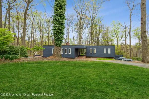 Holmdel, NJ 07733,19 W Parkway Place