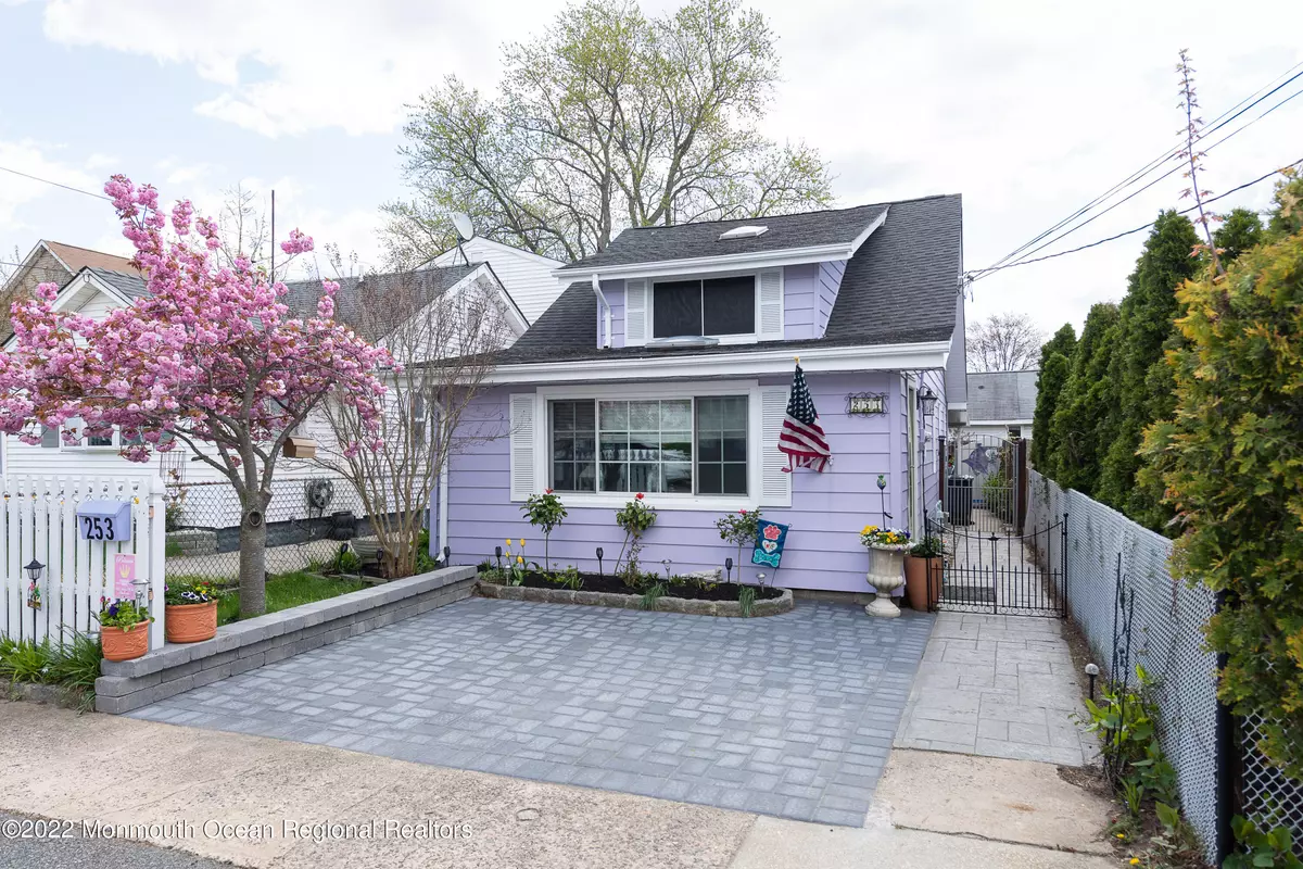 Laurence Harbor, NJ 08879,253 Beachwood Avenue