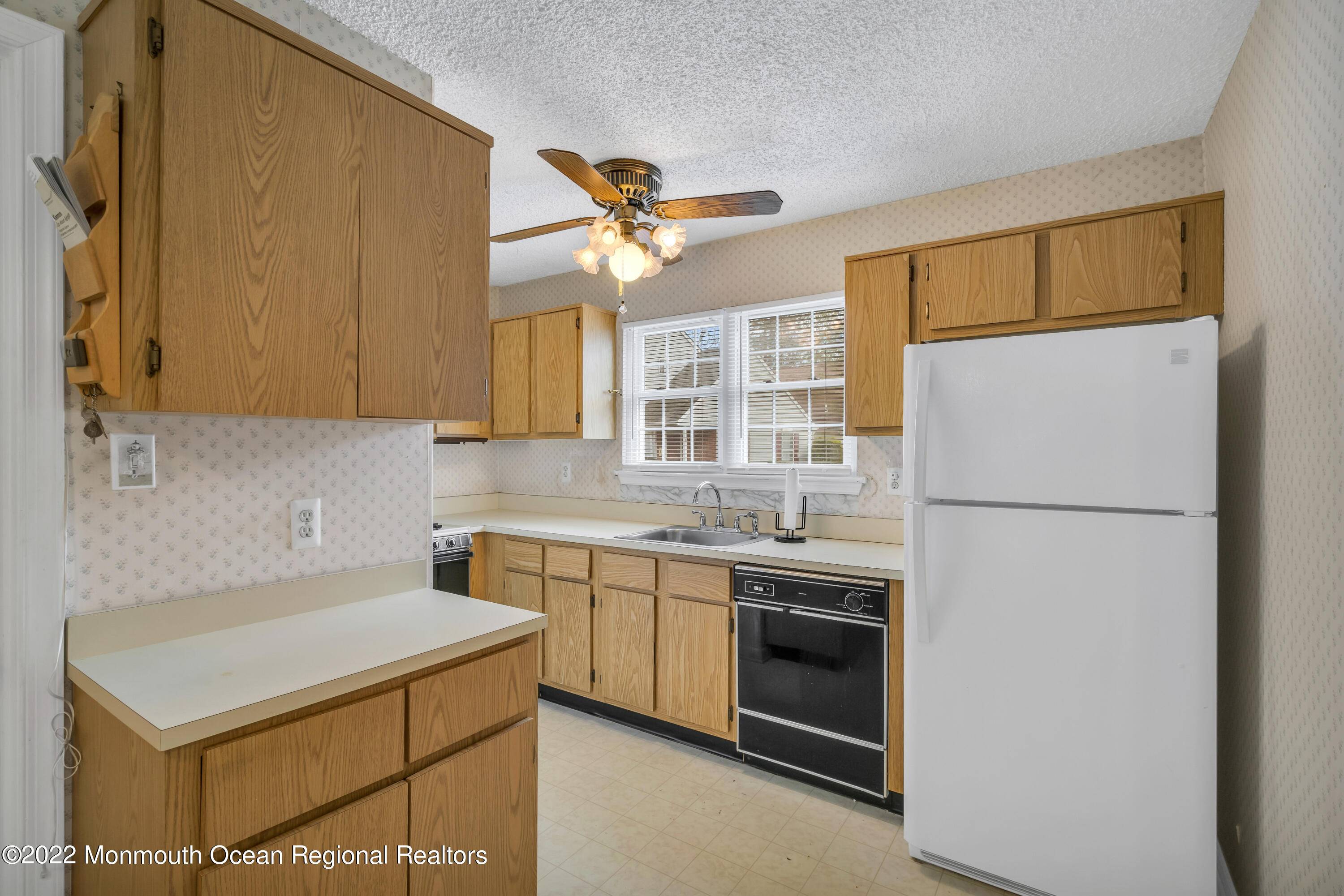 Freehold, NJ 07728,17 Farnworth Close