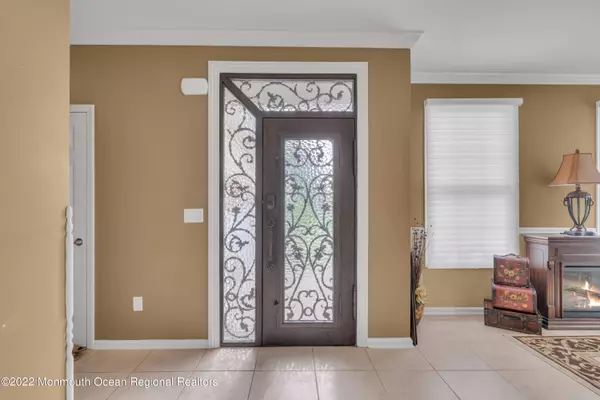 Manalapan, NJ 07726,98 E Parsonage Way