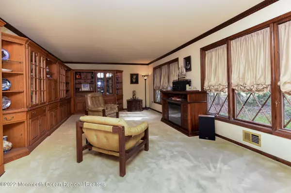 Holmdel, NJ 07733,775 Holmdel Road