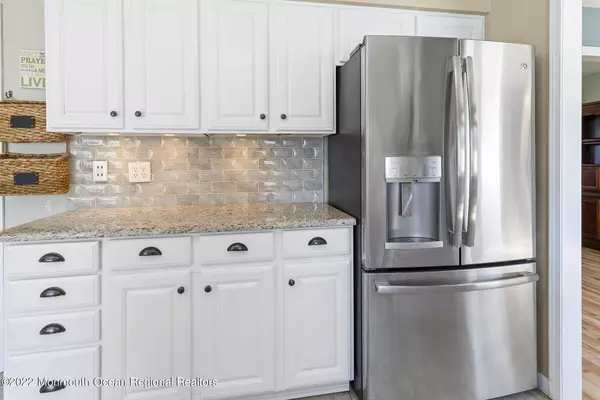 Lanoka Harbor, NJ 08734,19 Easy Street