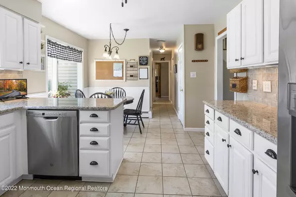 Lanoka Harbor, NJ 08734,19 Easy Street