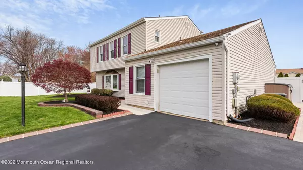 Hazlet, NJ 07730,14 Rothbard Road