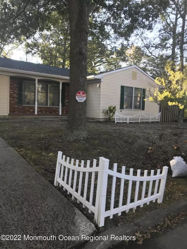 Lanoka Harbor, NJ 08734,770 Briar Road