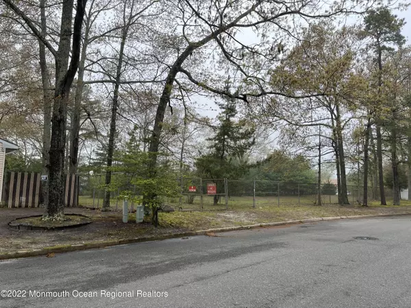 Lanoka Harbor, NJ 08734,770 Briar Road