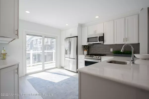 Sea Bright, NJ 07760,5 Island View Way #18