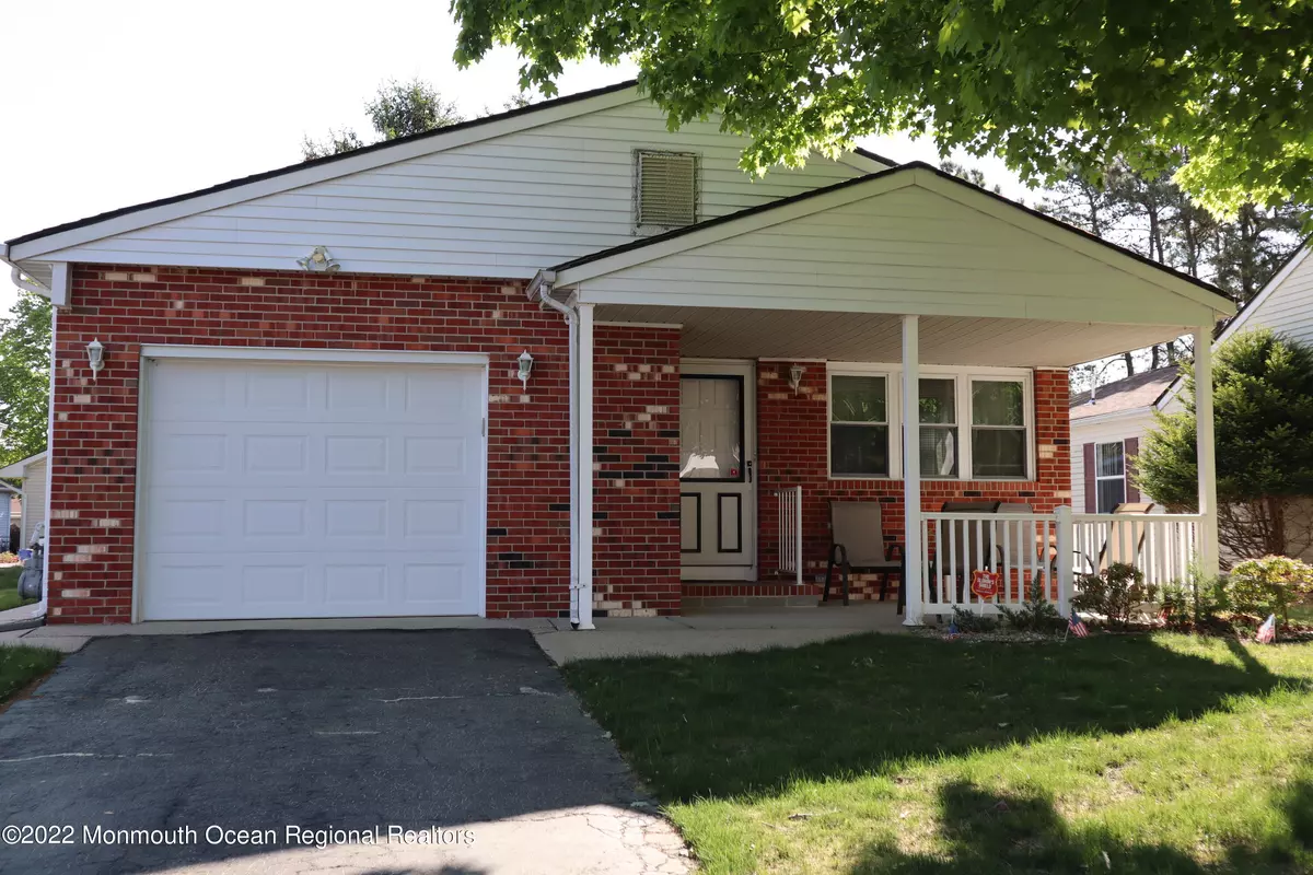 Toms River, NJ 08757,21 Manitoba Court