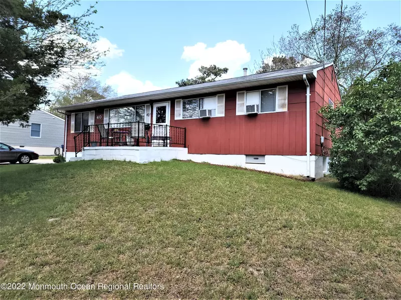 40 Adelphi Road, Toms River, NJ 08757