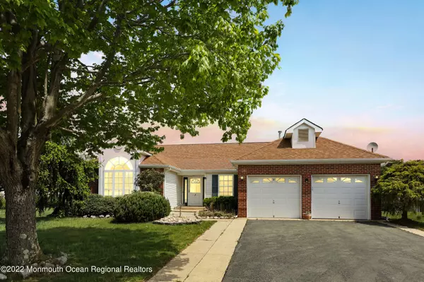 5 Harrow Court, Toms River, NJ 08757