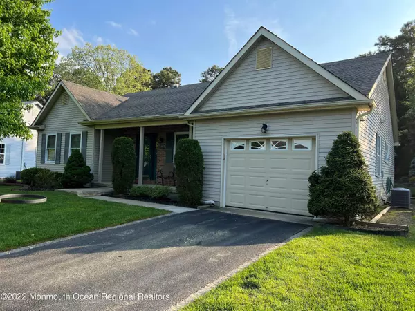 Whiting, NJ 08759,405 Lily Court