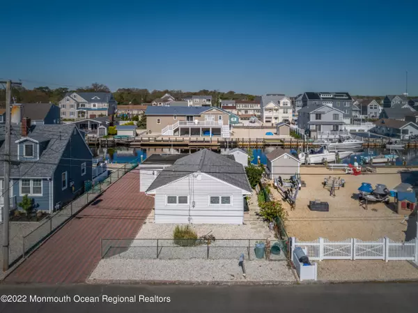 Lanoka Harbor, NJ 08734,907 Meadow Lark Drive