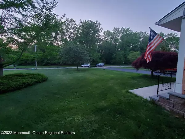 Manalapan, NJ 07726,32 Kingsley Drive