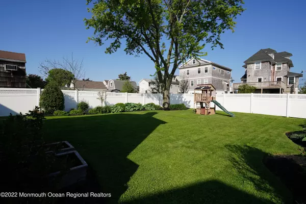 Rumson, NJ 07760,91 S Ward Avenue