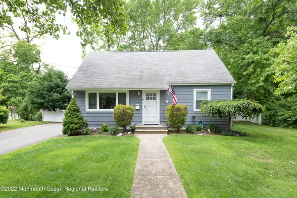 28 Edgewater Drive, Matawan, NJ 07747